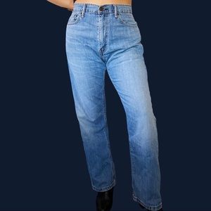 Levi’s 505 red tab light wash straight leg jeans
